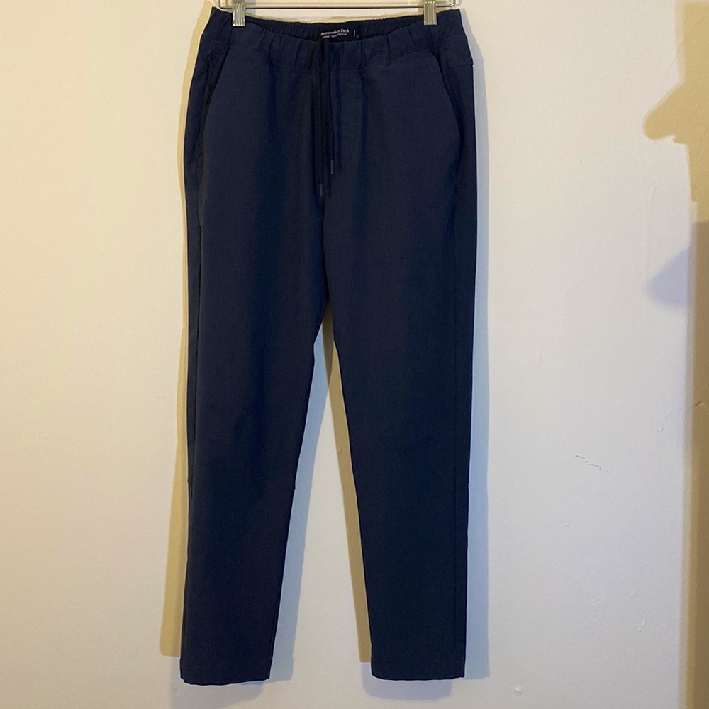 Navy colored Abercrombie & Fitch skinny taper stretch pants.